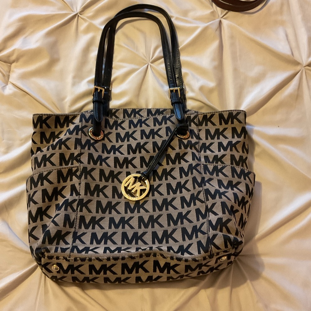 Michael Kors Signature Initials Purse